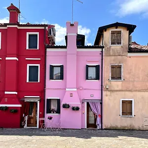 Pink Paradise Apartment